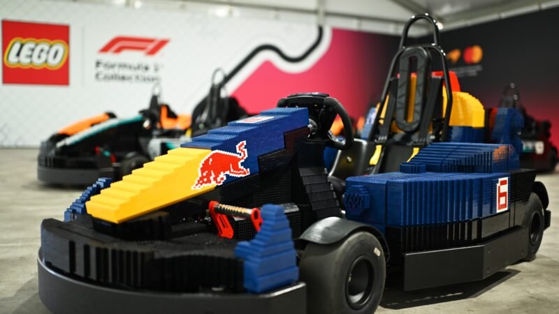 Pilotos de F1 vão acelerar karts de Lego em Silverstone; veja como carrinhos foram montados