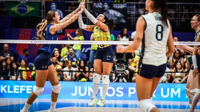 Seleção feminina de vôlei joga duas vezes e em continentes diferentes nesta quarta-feira; entenda