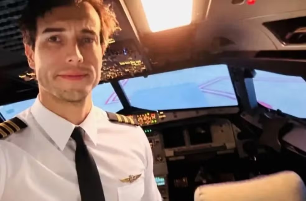 Instrutor de voo que se jogou de avião na Argentina: abrir a porta no ar é manobra treinada, diz especialista