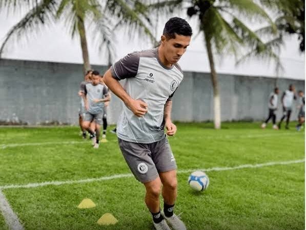 Comercial contrata atacante que passou pela base do Flamengo