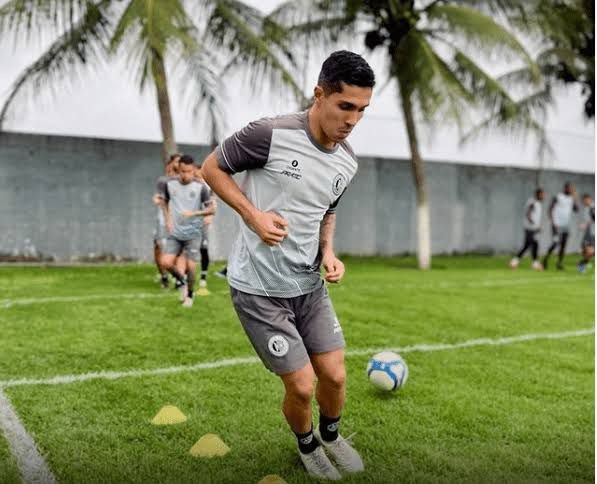 Comercial contrata atacante que passou pela base do Flamengo