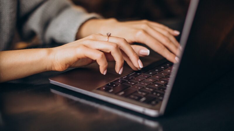 Prompt injection: entenda o ‘código secreto’ que professor usou para flagrar uso de IA em trabalho