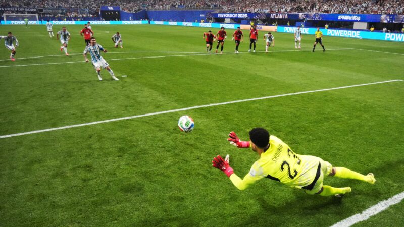 Messi amplia recorde de pênaltis perdidos em Copas do Mundo; veja