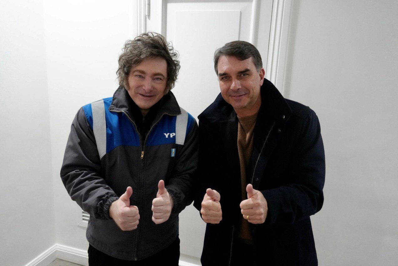 Milei diz que viajará ao Brasil para apoiar a candidatura de Flávio Bolsonaro
