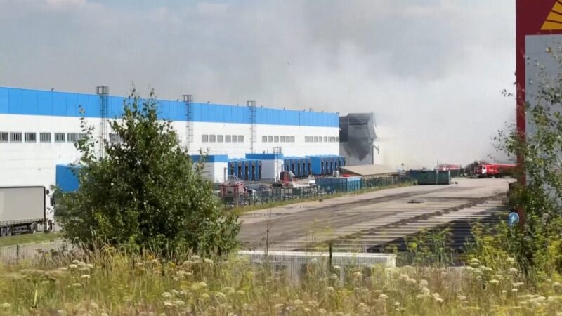Ucrânia lança mais de 400 drones contra Moscou, deixa 10 feridos e incendeia polo industrial