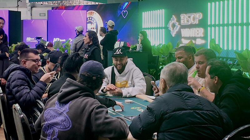 Neymar vence mão em torneio de poker e comemora com dancinha; veja vídeo