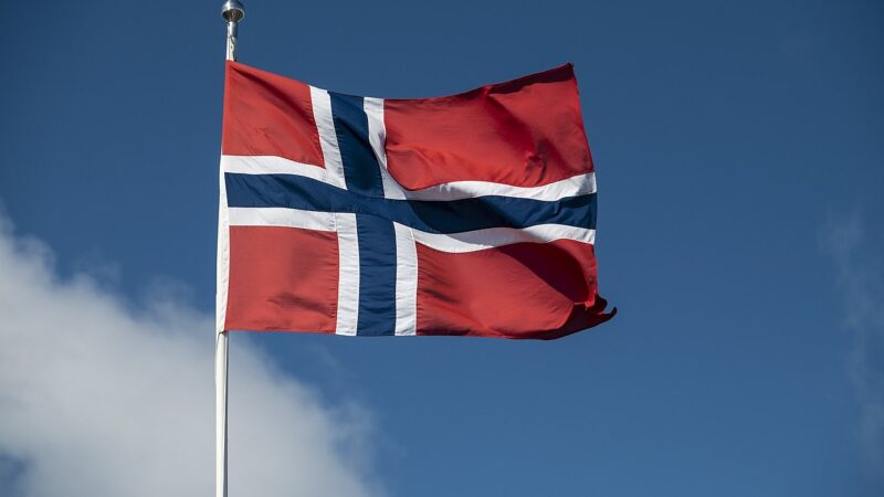 Economia do paradoxo: Noruega ficou rica com o petróleo e hoje lidera a transição para a energia limpa