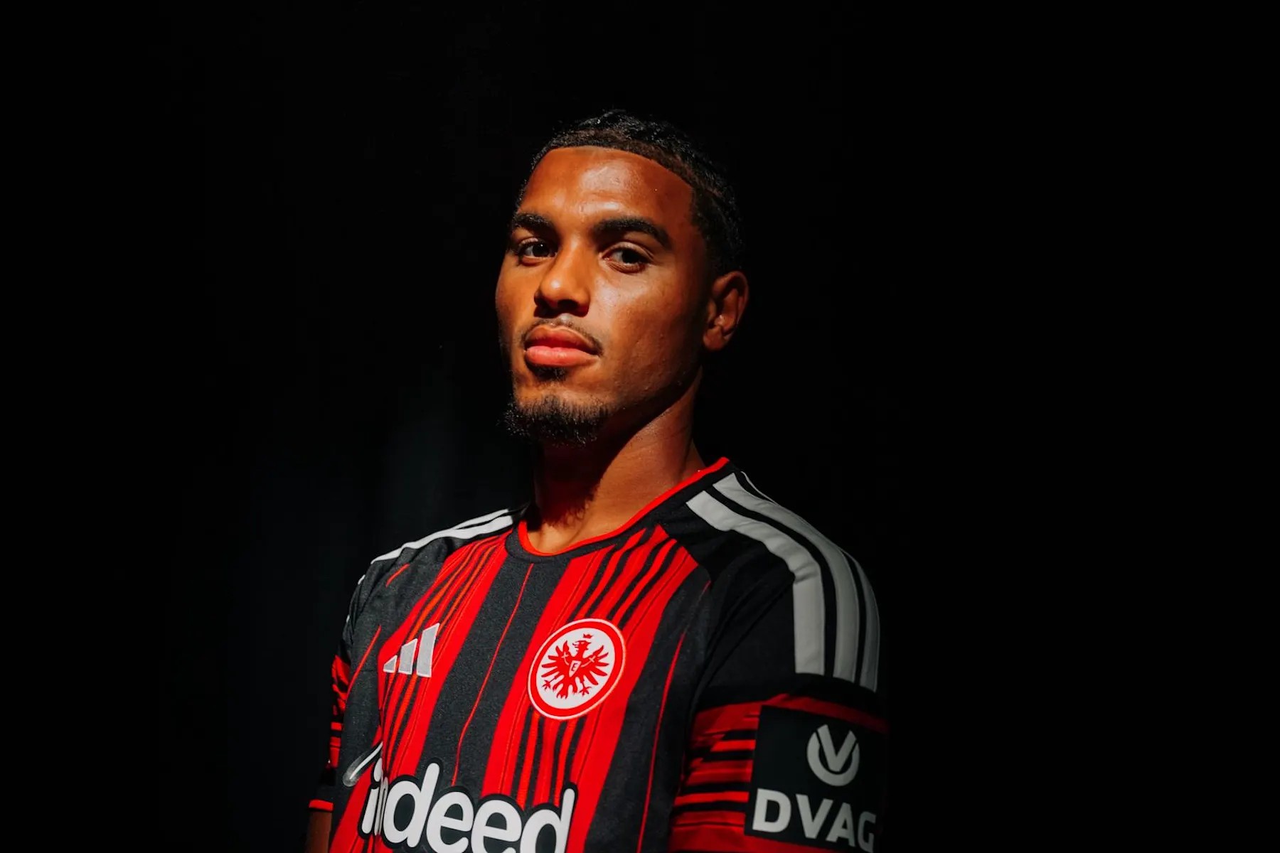 Após um ano em Portugal, ex-Botafogo chega à Bundesliga para jogar pelo Frankfurt; veja valores