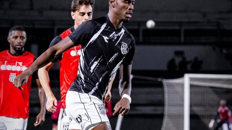Ponte Preta negocia renovação de contrato com zagueiro colombiano