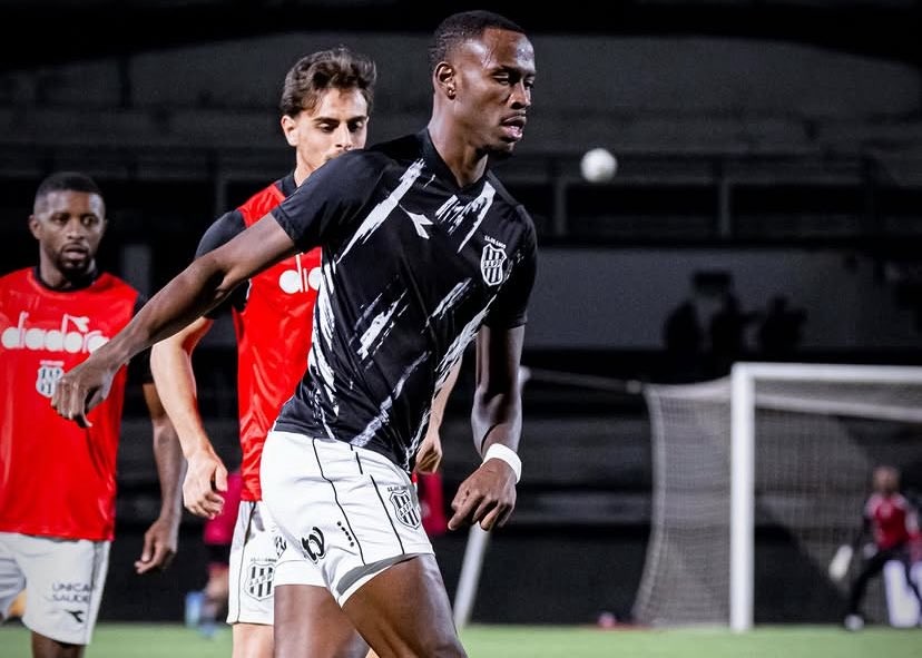 Ponte Preta negocia renovação de contrato com zagueiro colombiano