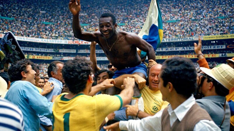 Torcida brasileira exalta Pelé após vice da Argentina: “Jamais comparem”