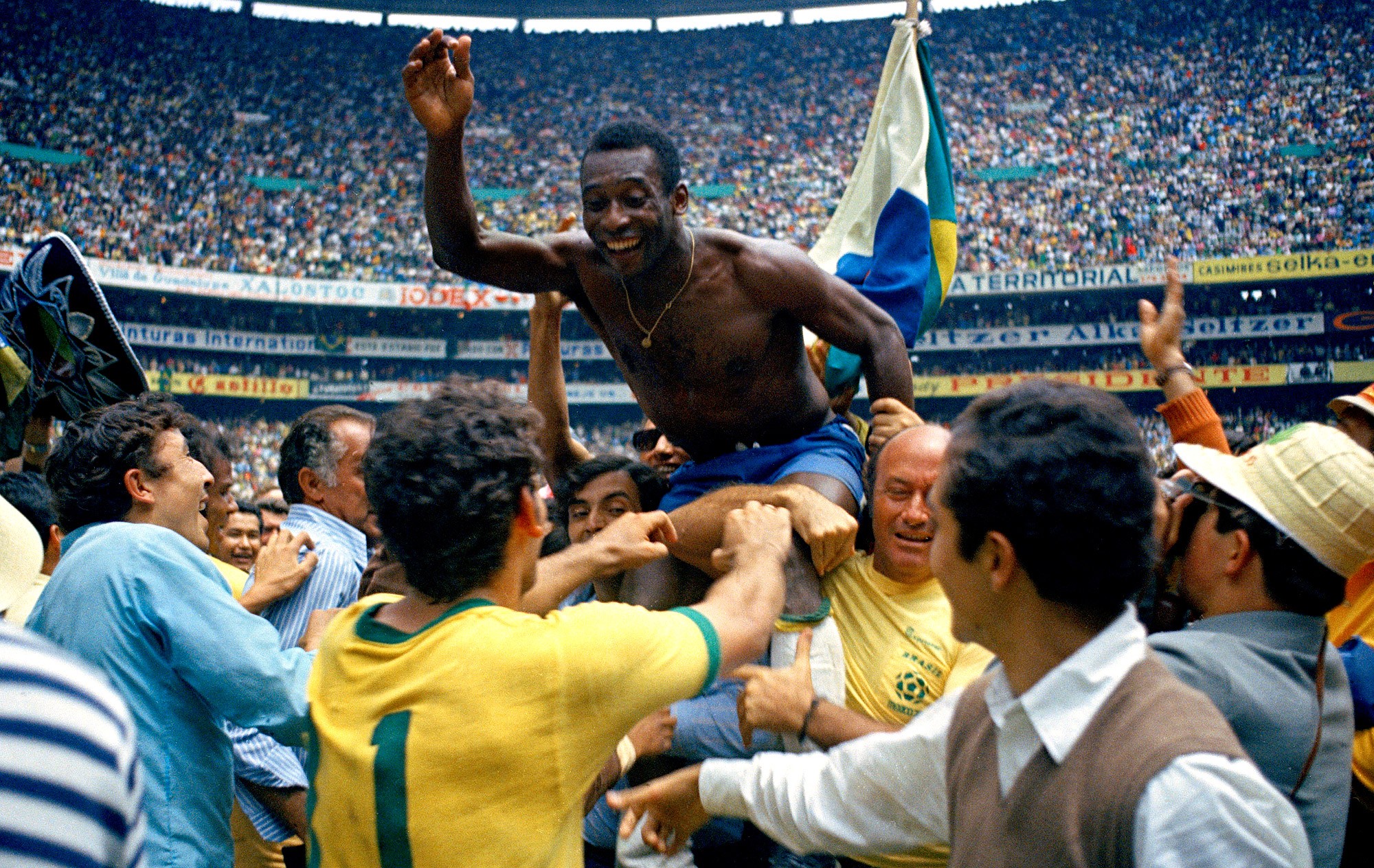 Torcida brasileira exalta Pelé após vice da Argentina: “Jamais comparem”