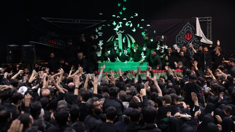 Funeral de Ali Khamenei começa no Irã 4 meses após morte em ataque de EUA e Israel