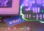 Intel sobe com previsões de que IA impulsionará recuperação da empresa