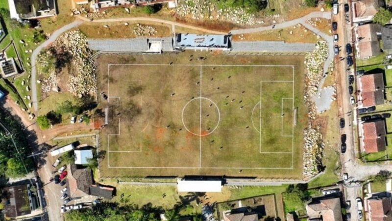 Primeiro campo de futebol do Brasil fica em um vilarejo e nunca recebeu jogo oficial em 132 anos