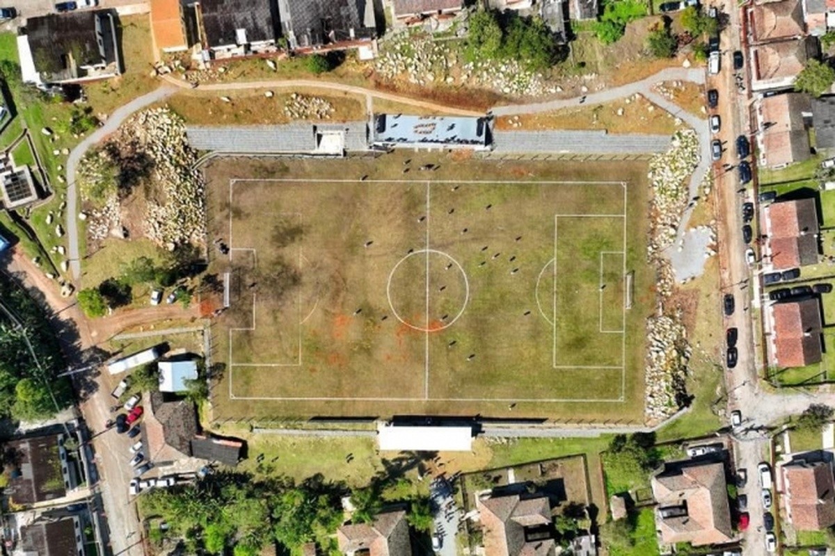 Primeiro campo de futebol do Brasil fica em um vilarejo e nunca recebeu jogo oficial em 132 anos