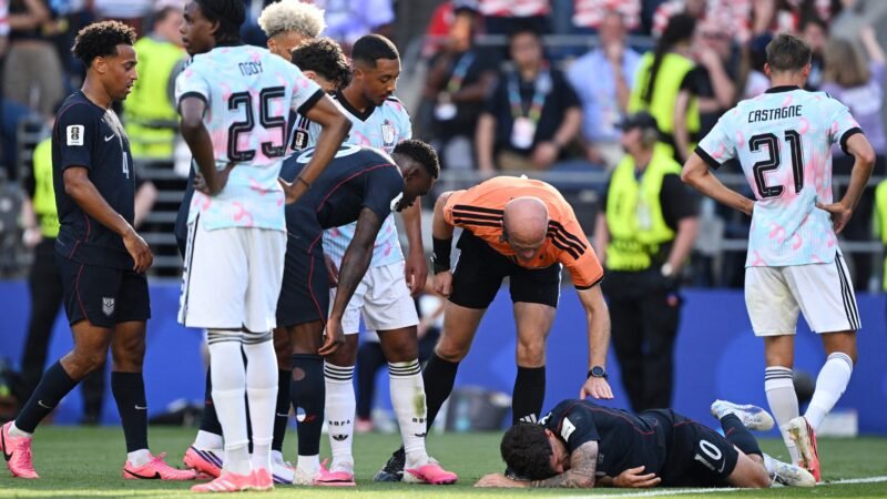 Principal nome da seleção dos EUA quebra a perna em jogo da eliminação da Copa do Mundo
