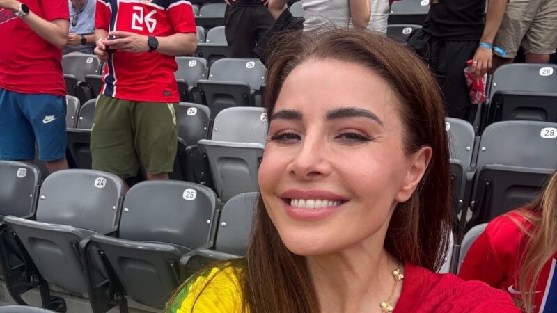Agente brasileira de Haaland usa camisa metade do Brasil e metade Nourega