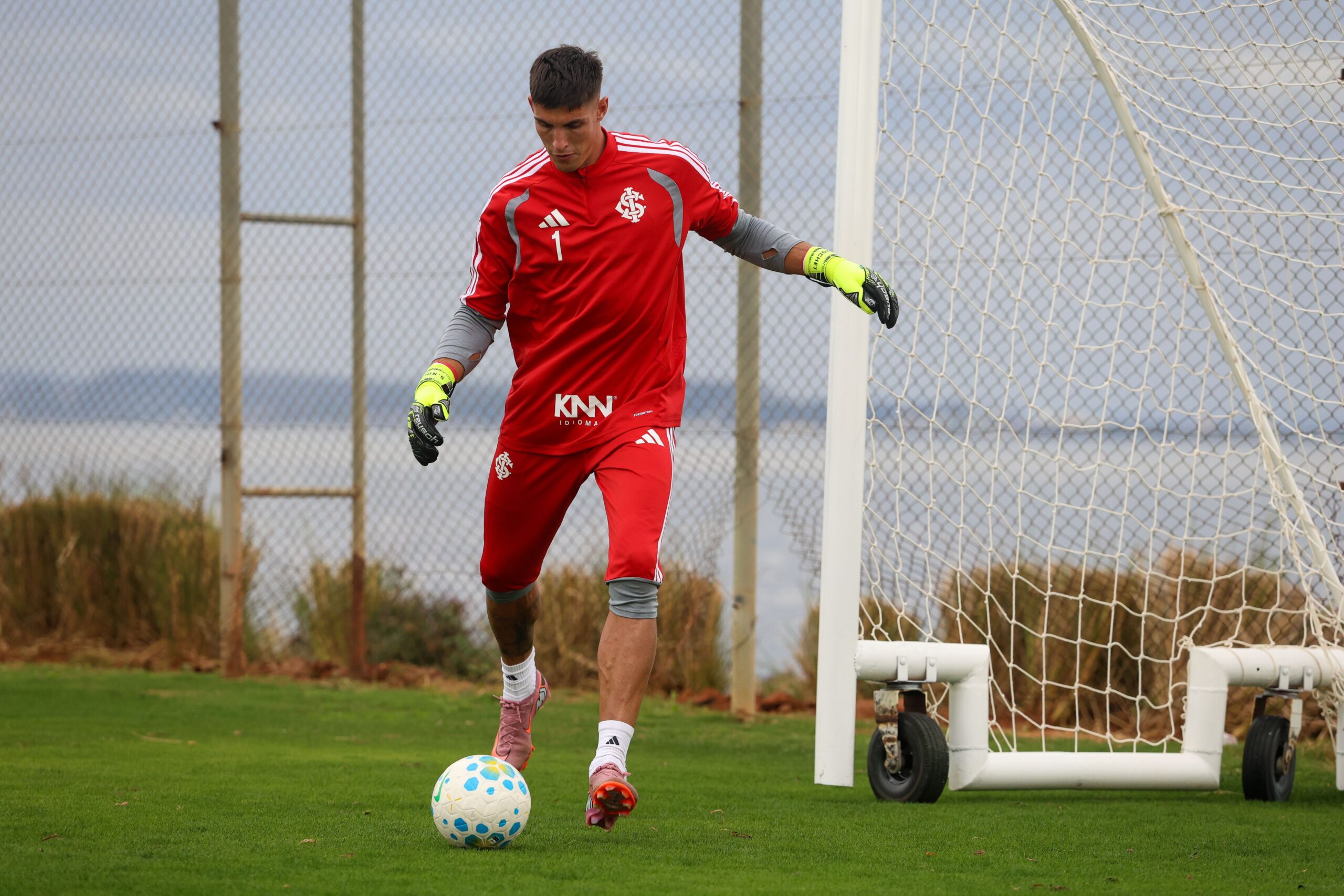 Inter volta da pausa ainda sem Rochet e com Thiago Maia, João Victor e Benjamin lesionados