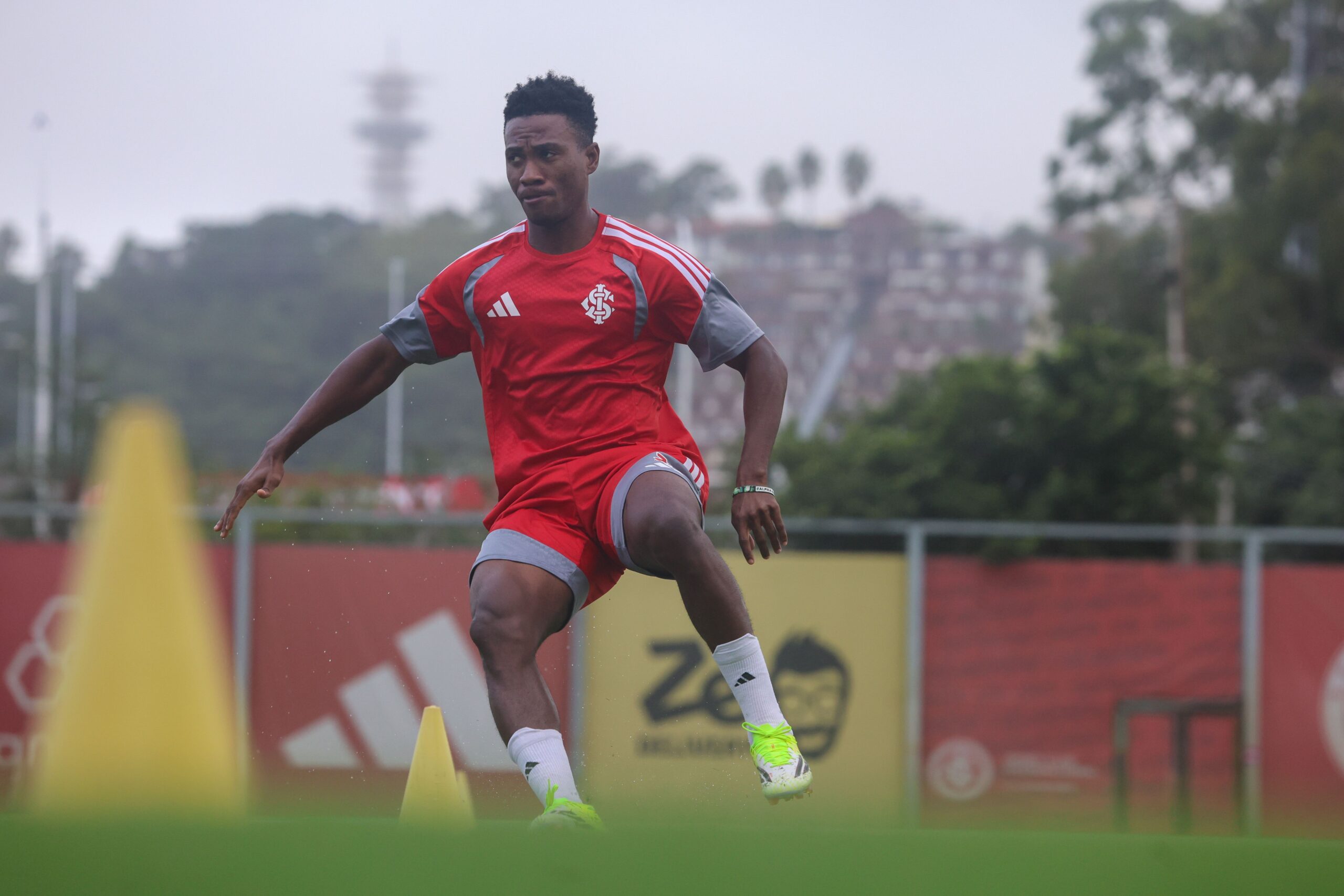 Inter renova com Benjamin e estipula multa de 50 milhões de euros