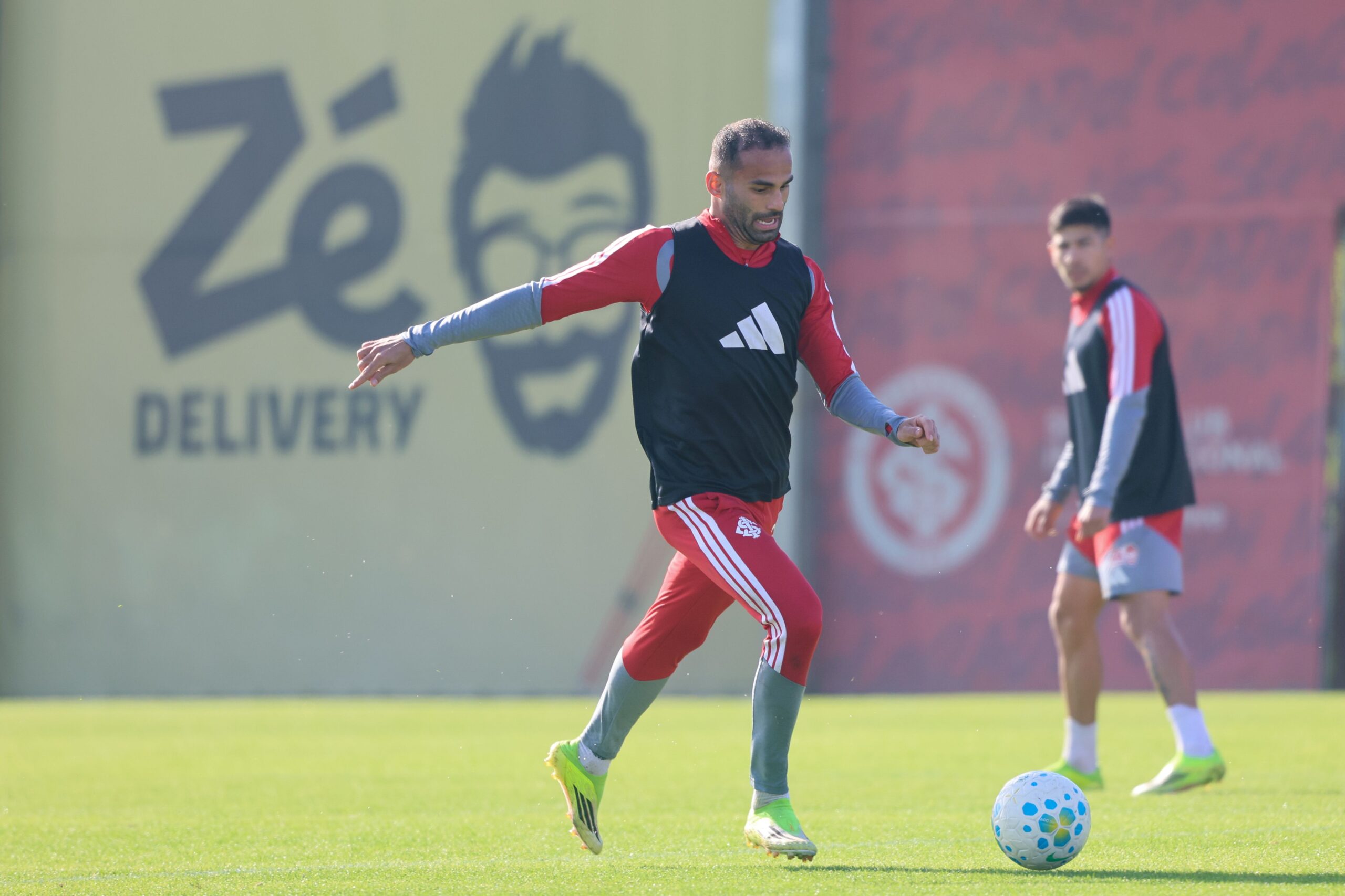 Thiago Maia mantém proposta de renovação do Inter na mesa e futuro segue indefinido