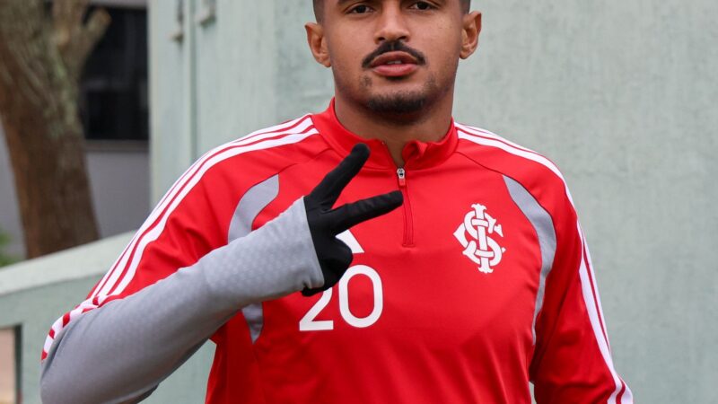 Clayton Sampaio passa a treinar separado do elenco do Inter