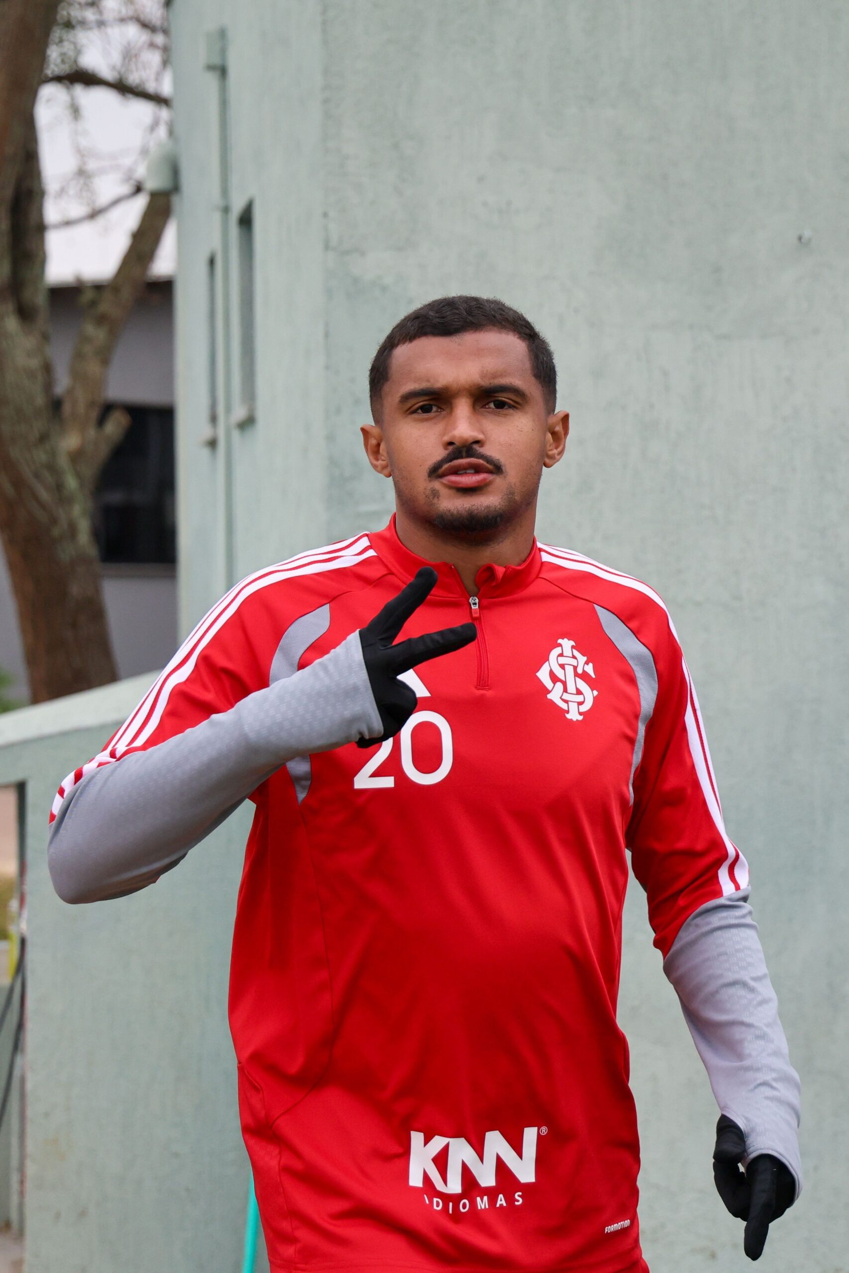 Clayton Sampaio passa a treinar separado do elenco do Inter