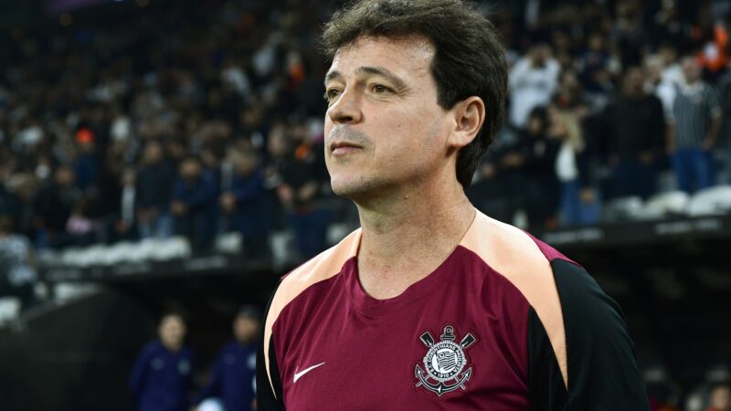 Diniz elogia jogo do Corinthians, mas minimiza efeitos da pausa: “Não existe mágica com 25 dias”