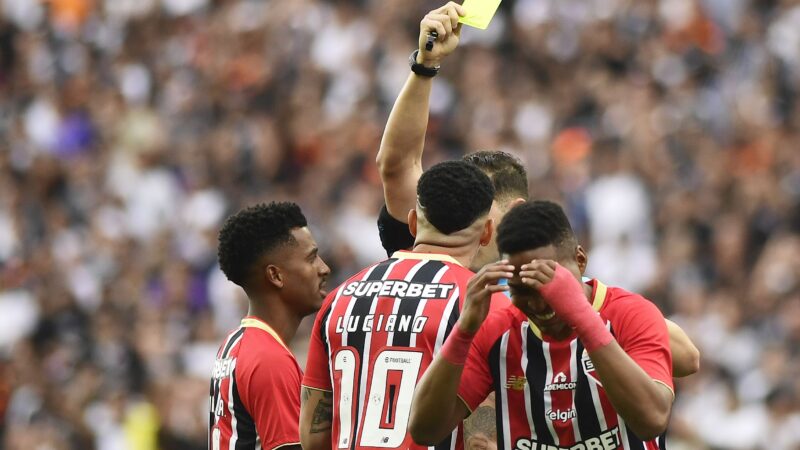 Veja quem mais recebeu cartões pelo São Paulo em 2026