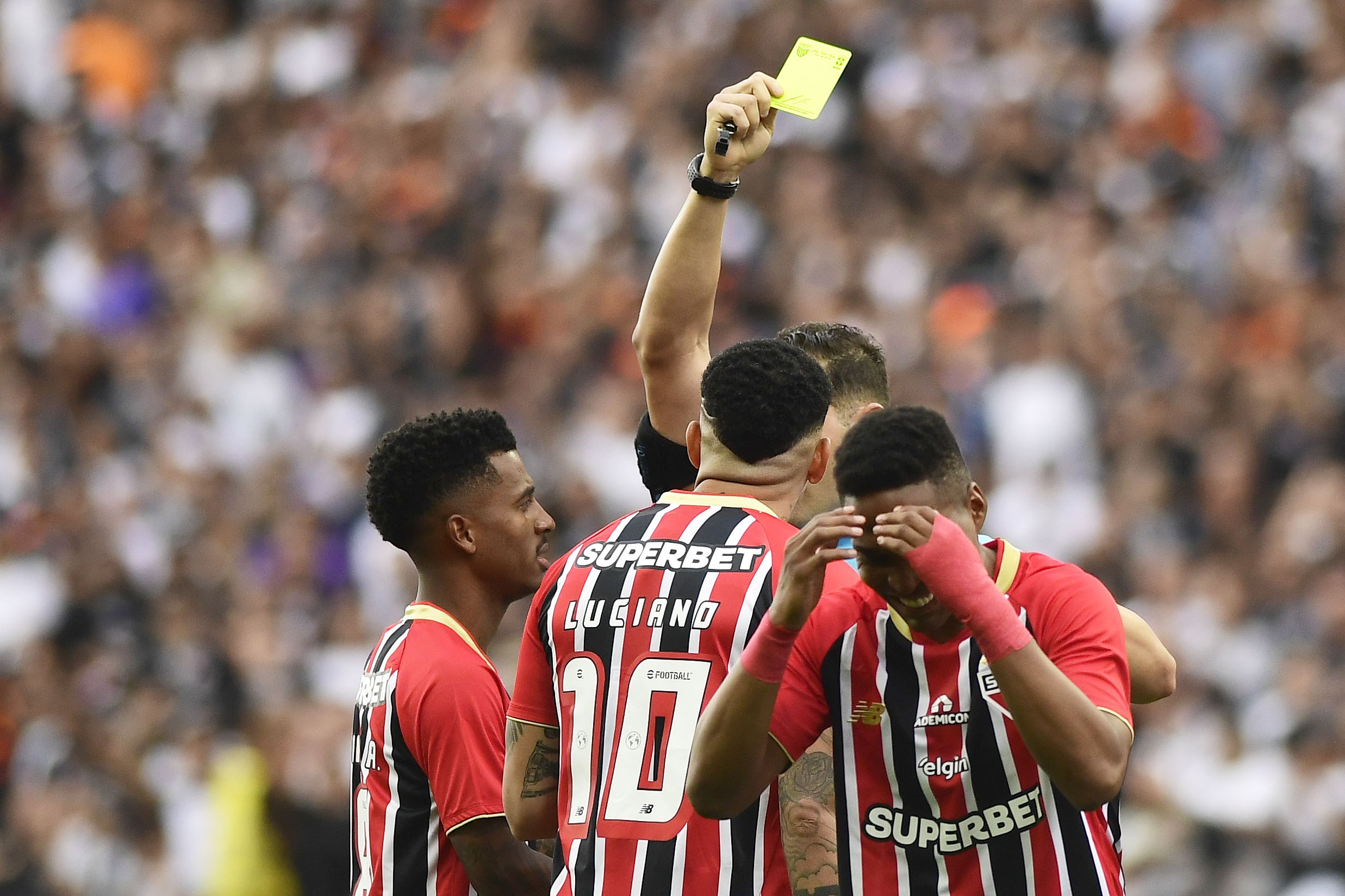 Veja quem mais recebeu cartões pelo São Paulo em 2026