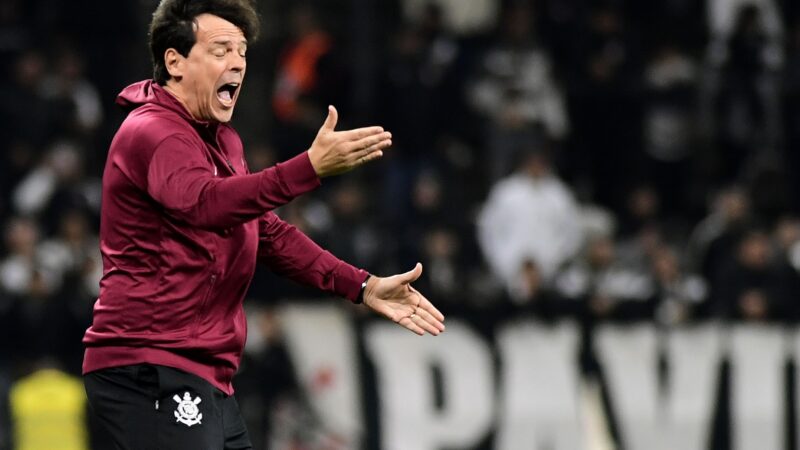 Diniz detona gramado após empate do Corinthians: “O pior desde que a Arena foi construída”