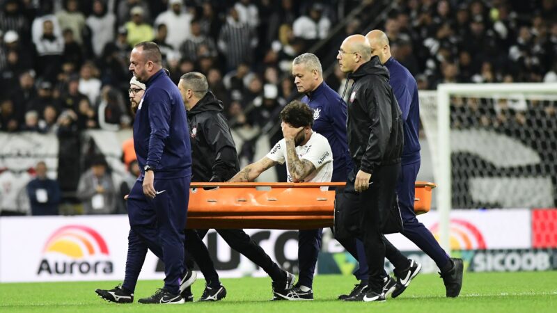 Yuri Alberto faz gesto de “fisgada” na coxa, é substituído e sai chorando de jogo do Corinthians