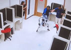 Robô atacando humanos? O que se sabe sobre o vídeo que viralizou