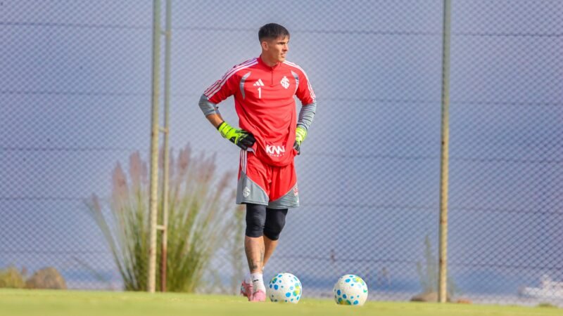 Goleiros voltam a ser tema no Inter em meio a retorno de Rochet e busca por reforço