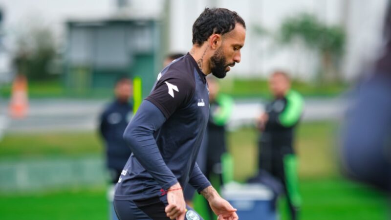 Coritiba: Rodrigo Rodrigues volta a ser relacionado após oito meses