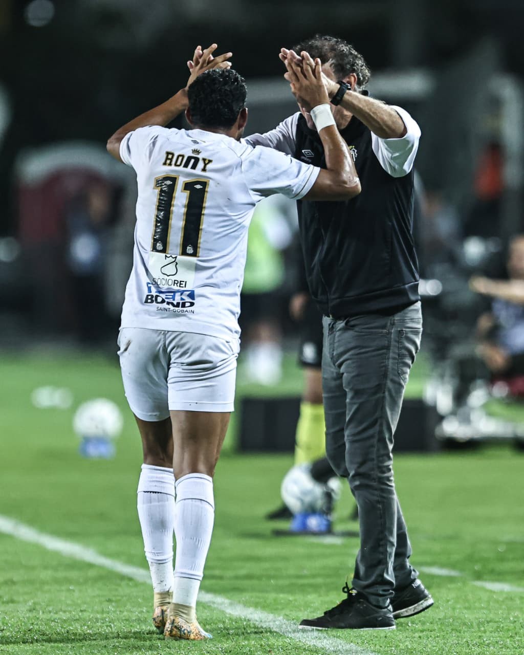Cuca diz que Santos encaminhou classificação na Sul-Americana e celebra goleada: “Jogo bem jogado”