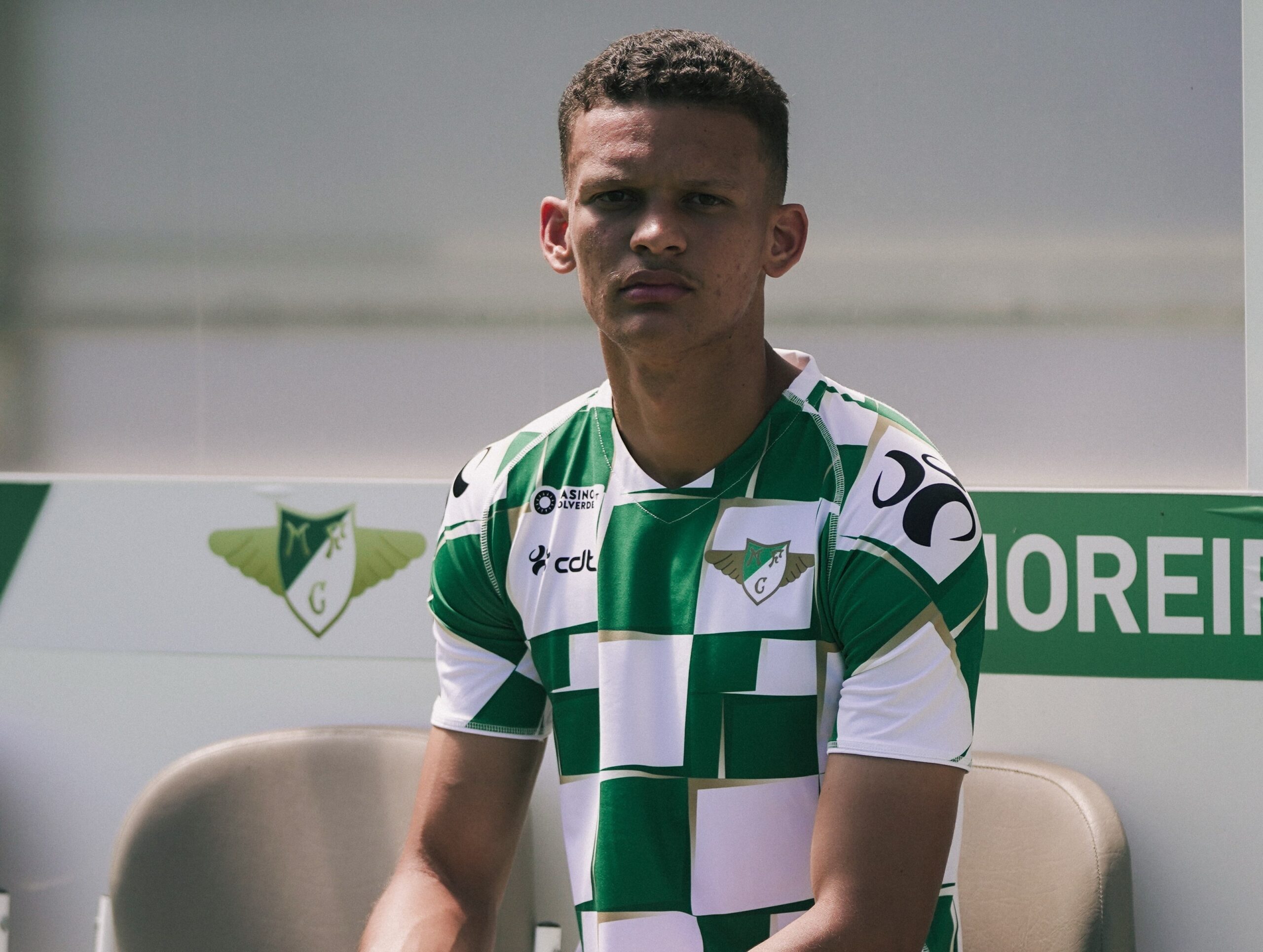 Ex-Cruzeiro, zagueiro Janderson é anunciado pelo Moreirense para Liga Portuguesa de 2026/2027