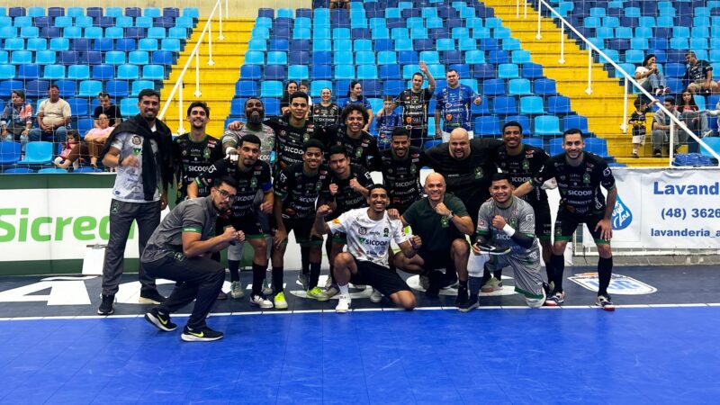 Pouso Redondo vira sobre Tubarão e empata na liderança da Série Ouro de Futsal