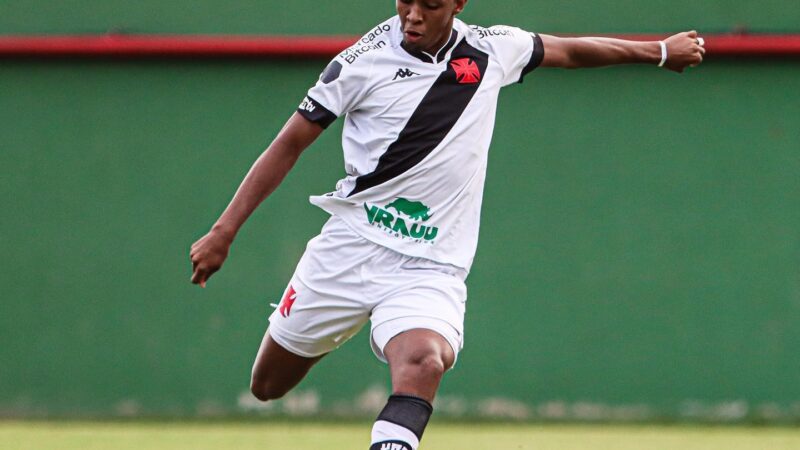 Campeão na base do Vasco, Ykaro Toledo assina na última divisão de Minas
