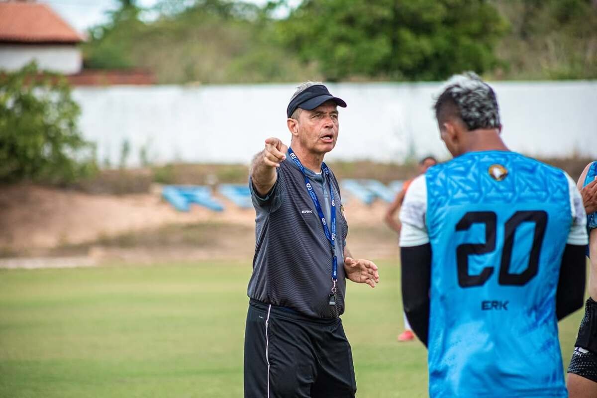 Roberto Neves é anunciado como técnico do Porto