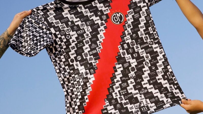 Clube peruano reúne mil patrocinadores na camisa para enfrentar crise financeira
