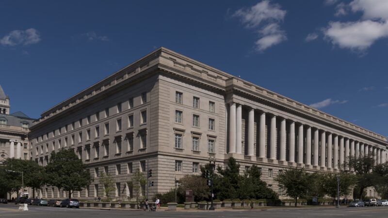 Juíza anula acordo entre Trump e Receita Federal dos EUA que renderia benefícios fiscais ao presidente e o acusa de manipular o judiciário