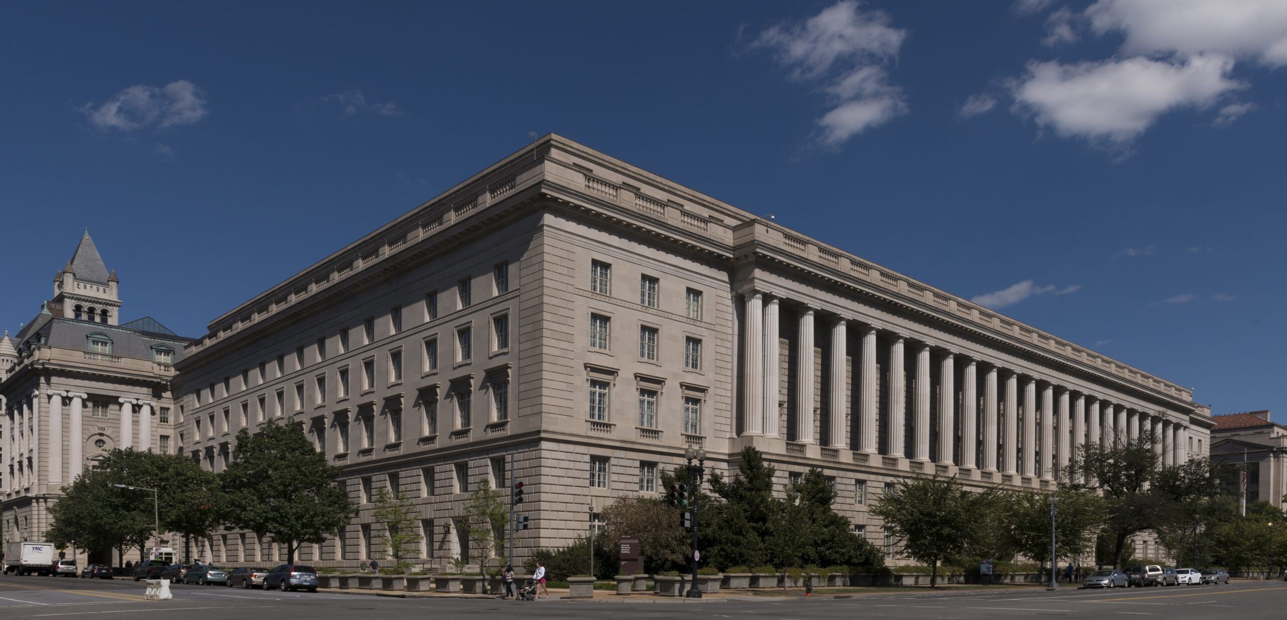 Juíza anula acordo entre Trump e Receita Federal dos EUA que renderia benefícios fiscais ao presidente e o acusa de manipular o judiciário