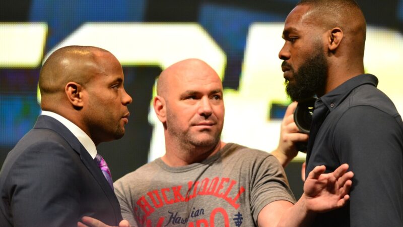 Daniel Cormier diz que Jon Jones recusou oferta milionária para enfrentá-lo no wrestling