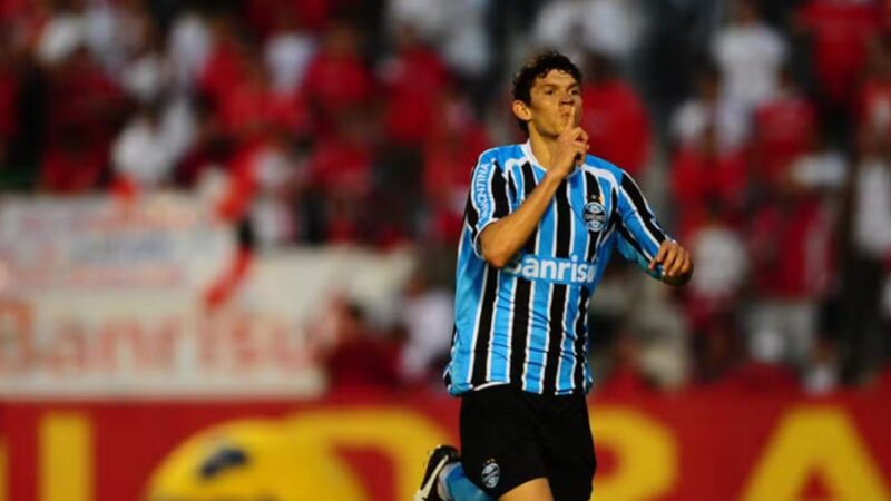 Ex-Grêmio, atacante Júnior Viçosa acerta com clube do interior gaúcho