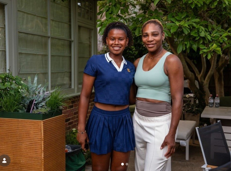 Victória Barros posta foto com Serena Williams em Wimbledon