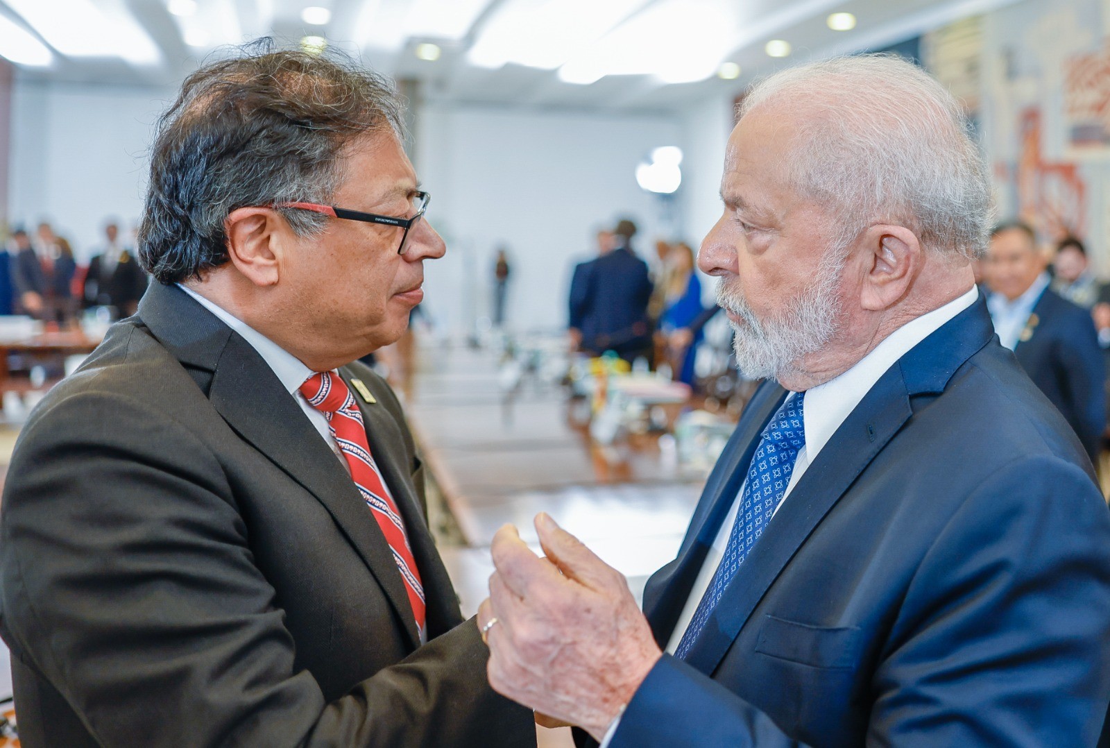 Em meio à crise sobre eleições na Colômbia, Petro telefona para Lula e diz que fará ‘transição pacífica’