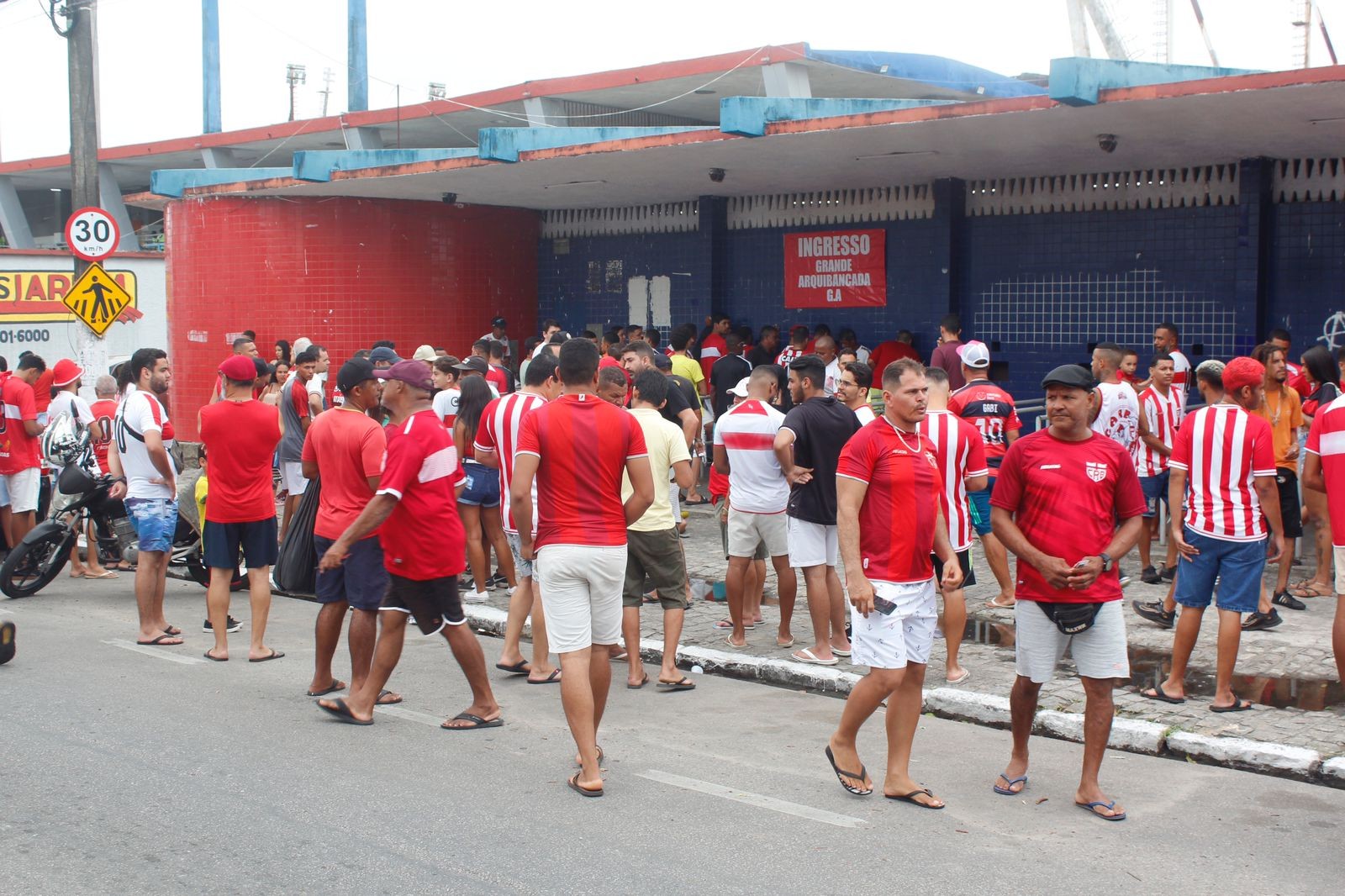Com promoção, CRB divulga preço dos ingressos para jogo contra o Vila Nova