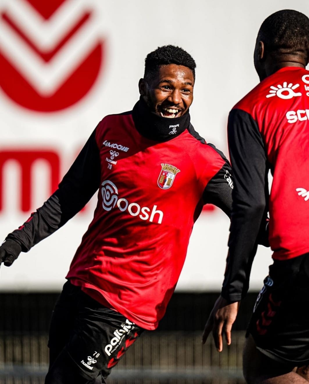Força física e apego a jogos grandes: conheça Fabiano, lateral-direito acertado com o Vitória