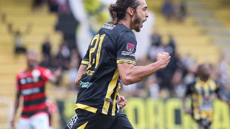 Meia Henrique Silva assina novo contrato com o Volta Redonda